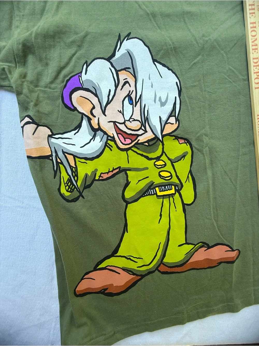 Size 2X Disneyland Grumpy Dopey Dwarf Graphic Olive Green Men’s T-Shirt